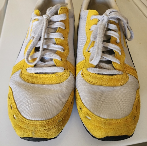 Men's Classic Puma Sneakers - Picture 6 of 8